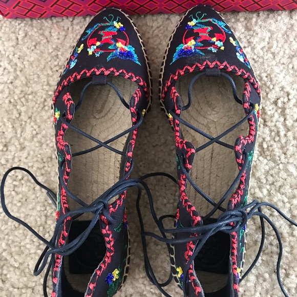 New in Box Tory Burch Flat Sz 5.5 - Picture 2 of 4